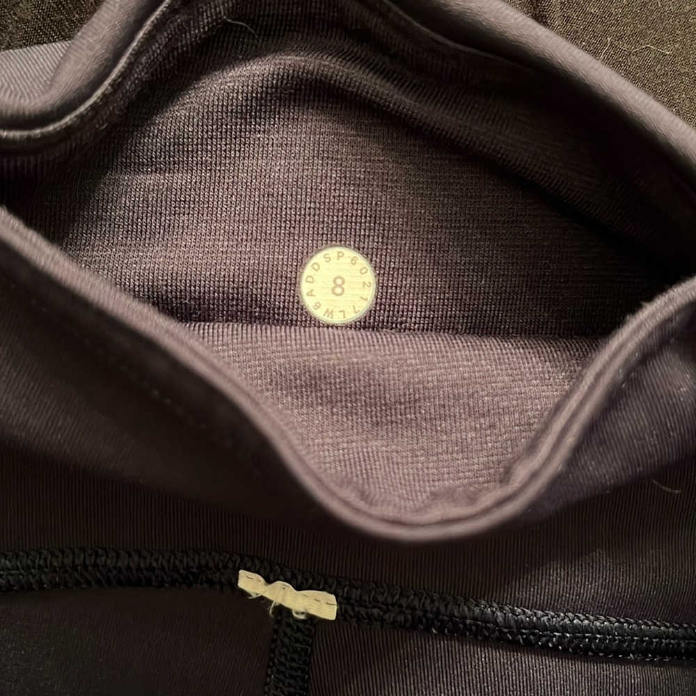 Lululemon Midnight Navy Train Times Crop 17” Size 8 Running Yoga Athletic Capri - Picture 9 of 13